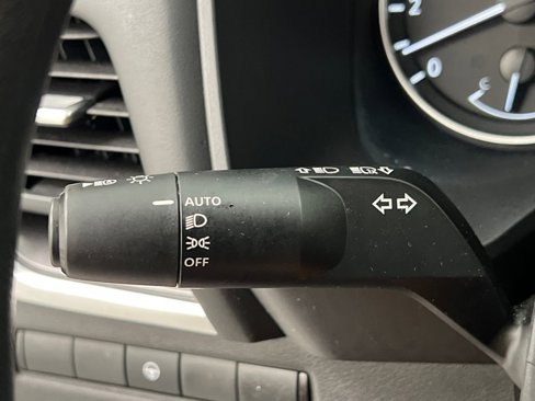 Used 2024 Nissan Rogue SV image 46