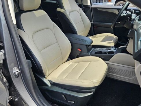 Used 2022 Ford Escape Titanium image 20