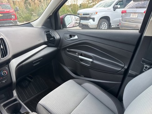 Used 2019 Ford Escape SE image 19