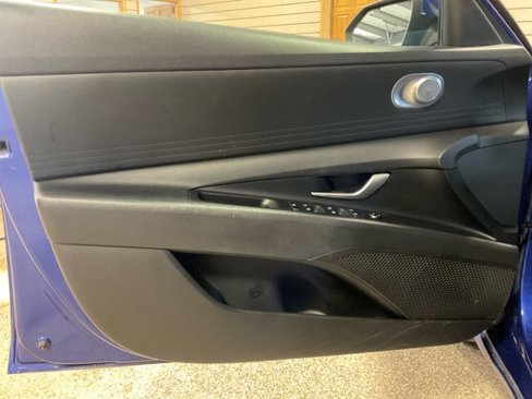 Used 2023 Hyundai Elantra SEL image 18