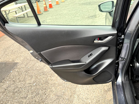 Used 2015 MAZDA MAZDA3 i Touring image 30