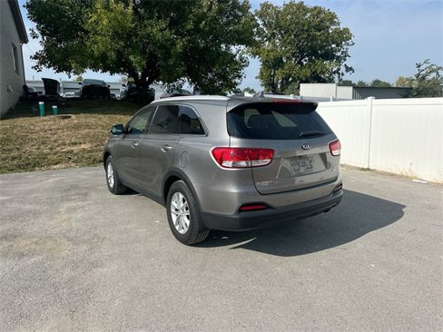 Used 2017 Kia Sorento LX w/ LX Convenience Package image 27