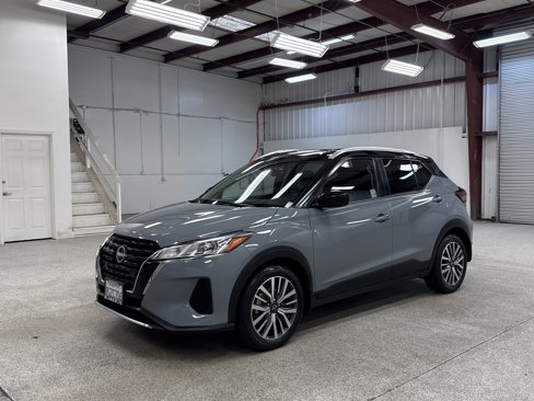 Used 2023 Nissan Kicks SV image 1