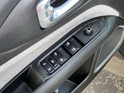 Used 2024 Jeep Compass Latitude image 12