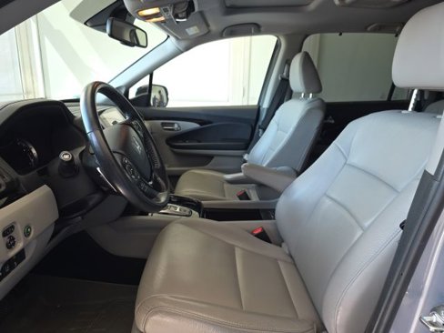 Used 2017 Honda Pilot Touring image 6