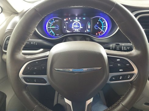Used 2021 Chrysler Pacifica Touring w/ Cold Weather Group image 21