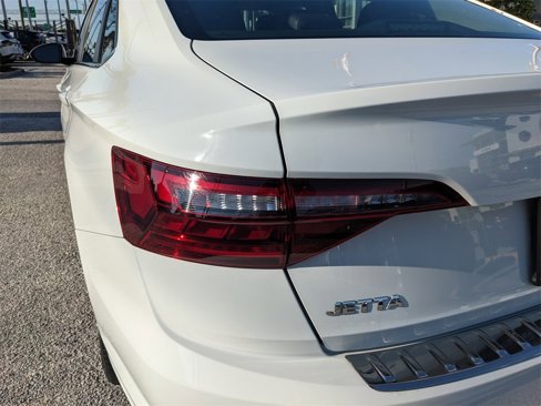 Certified 2020 Volkswagen Jetta SEL Premium image 11