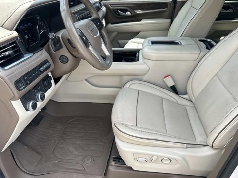 Used 2021 GMC Yukon Denali w/ Denali Premium Package image 31