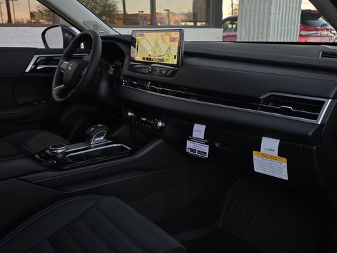 New 2025 Mitsubishi Outlander SE image 24