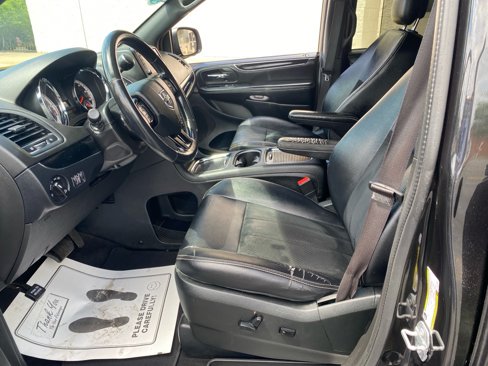 Used 2018 Dodge Grand Caravan SXT w/ Driver Convenience Group image 9