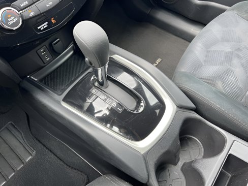 Used 2016 Nissan Rogue SV image 20