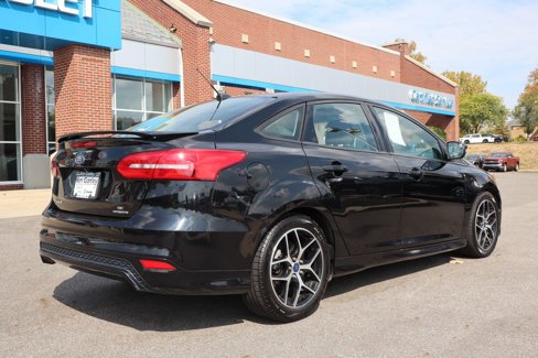 Used 2016 Ford Focus SE w/ SE Sport Package image 30