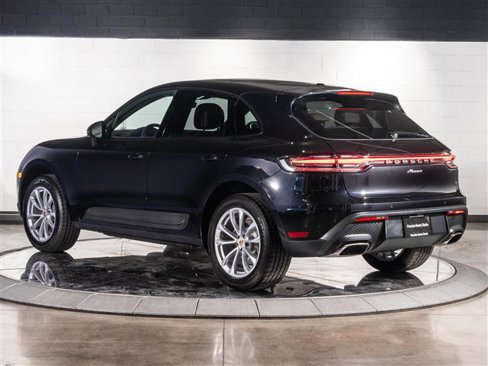 Used 2025 Porsche Macan image 3