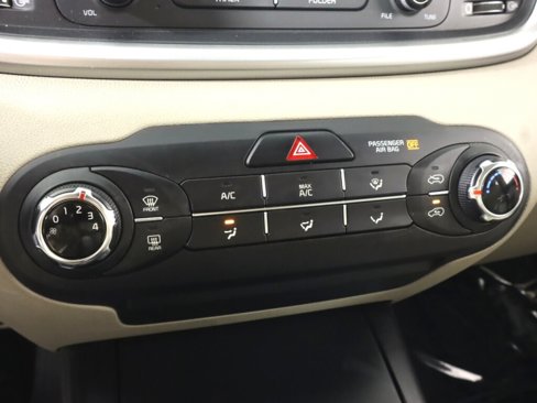 Used 2017 Kia Sorento LX image 19
