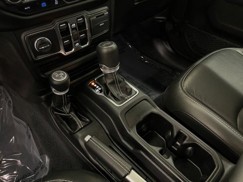 Used 2022 Jeep Wrangler Unlimited Sahara image 16