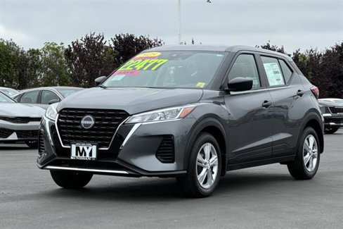 New 2025 Nissan Kicks Play S image 8