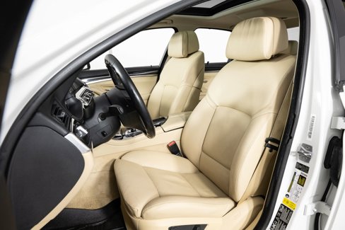 Used 2011 BMW 550i xDrive Sedan image 17