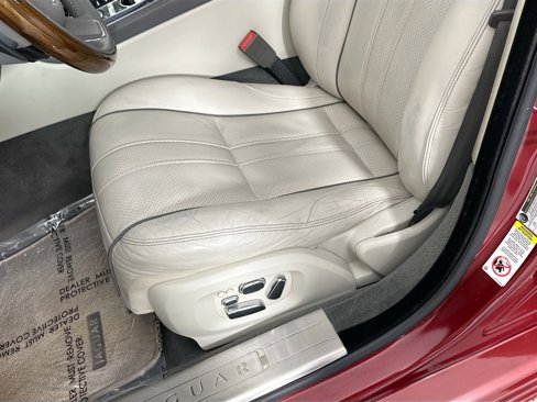 Used 2012 Jaguar XJ L image 18
