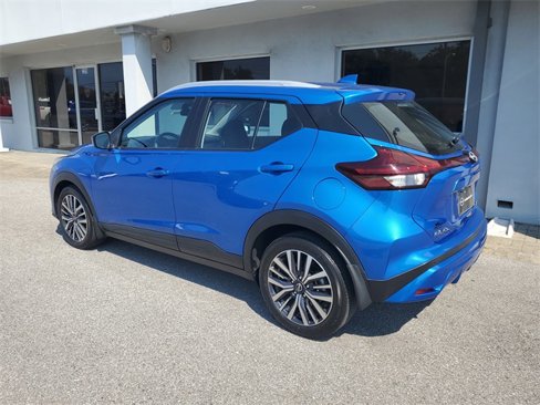 Used 2023 Nissan Kicks SV image 2