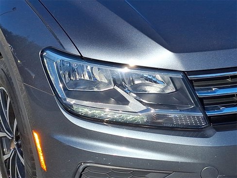 Used 2021 Volkswagen Tiguan SE image 9