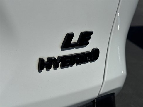 Used 2021 Toyota RAV4 LE image 13
