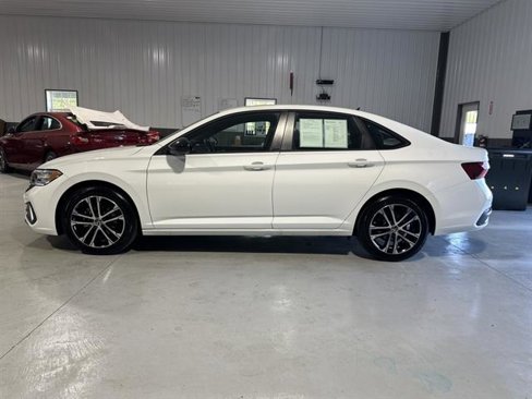 Used 2024 Volkswagen Jetta Sport image 4