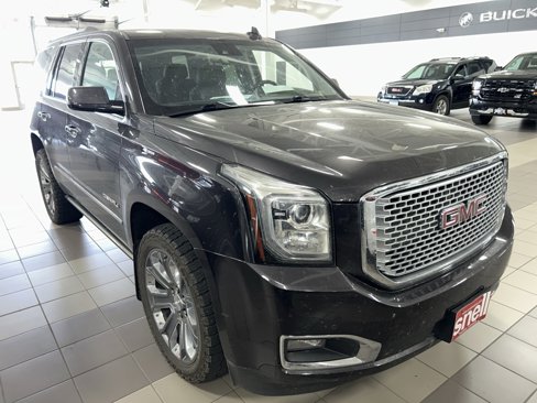 Used 2015 GMC Yukon Denali w/ Premium Package image 2