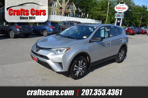 Used 2018 Toyota RAV4 LE image 1