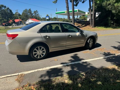 Used 2010 Lincoln MKZ image 6