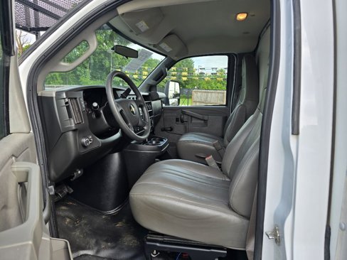 Used 2019 Chevrolet Express 3500 image 10