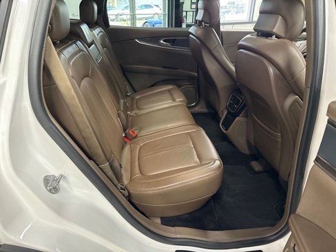 Used 2017 Lincoln MKX Reserve w/ Driver Assistance Package image 41