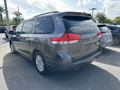 Used 2012 Toyota Sienna XLE image 7