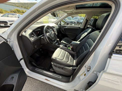 Used 2019 Volkswagen Tiguan SEL Premium image 10