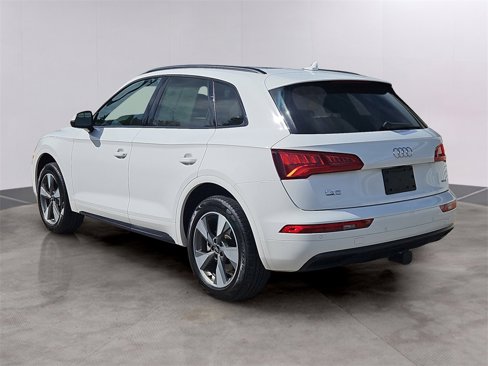Used 2020 Audi Q5 2.0T Premium w/ Titanium Sport Package image 6