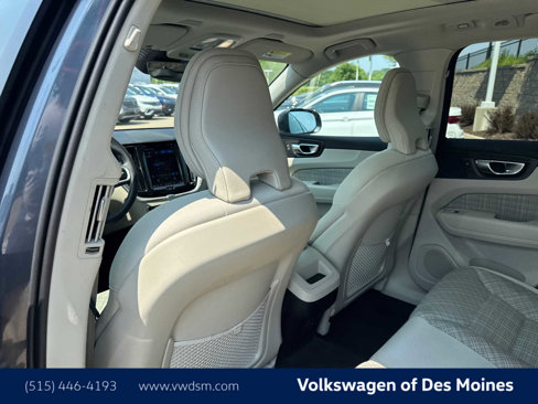 Used 2022 Volvo XC60 B5 Momentum image 13