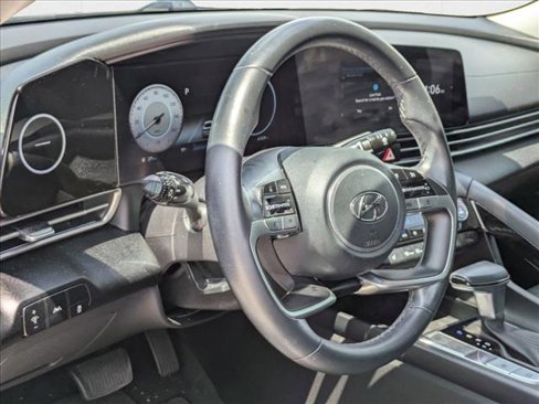 Used 2022 Hyundai Elantra Limited image 3