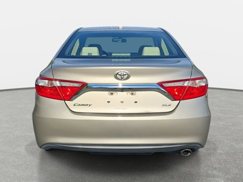 Used 2016 Toyota Camry XLE image 6