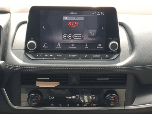 Used 2023 Nissan Rogue SV image 16