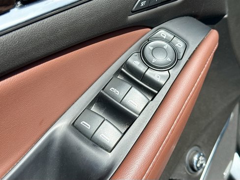 Used 2021 Buick Enclave Avenir w/ Avenir Technology Package image 18