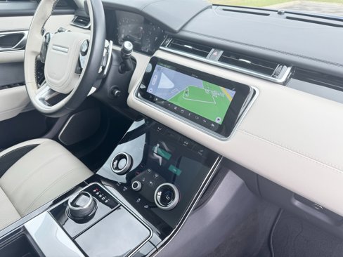 Used 2020 Land Rover Range Rover Velar R-Dynamic S image 32