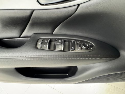 Used 2019 INFINITI Q70 Luxe image 33