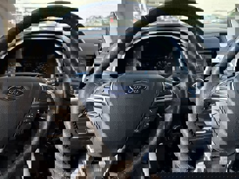 Used 2017 Ford Edge SEL image 19