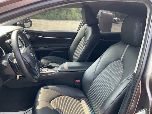 Used 2018 Toyota Camry SE image 17