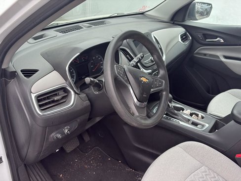 Used 2022 Chevrolet Equinox LS image 9