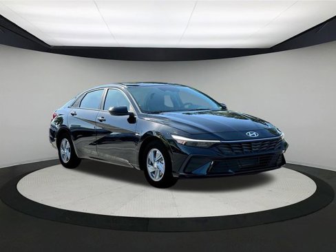 New 2025 Hyundai Elantra SE image 11