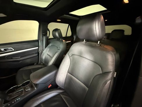 Used 2017 Ford Explorer XLT w/ Equipment Group 202A image 15