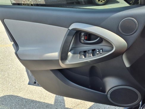 Used 2012 Toyota RAV4 FWD image 22