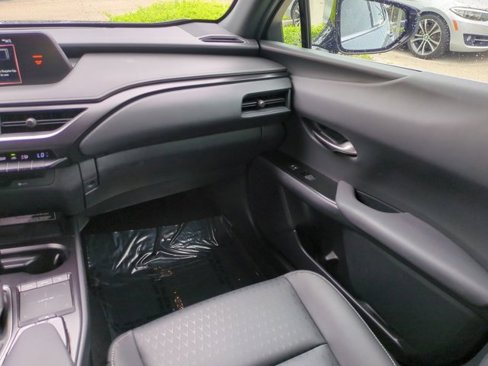Used 2022 Lexus UX 200 image 16