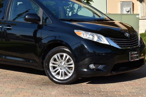 Used 2015 Toyota Sienna XLE image 4