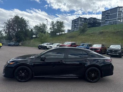 Used 2022 Toyota Camry SE image 8